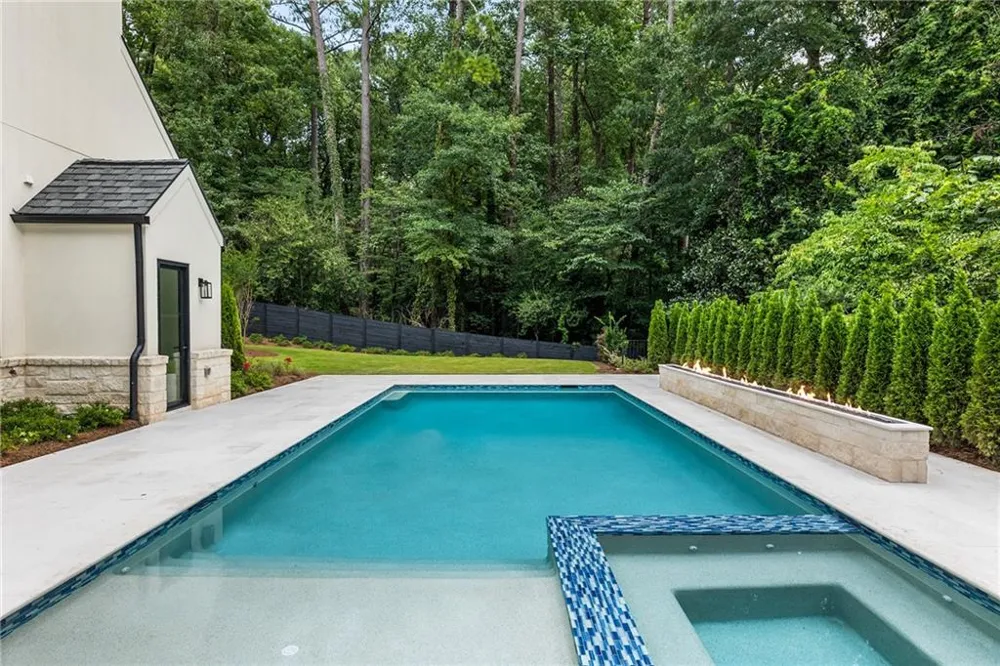 388 Londonberry Rd NW Sandy Springs, GA 30327