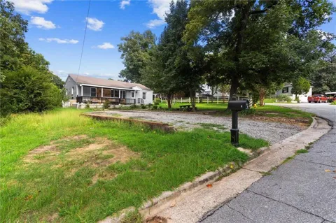 2 Lafayette Drive