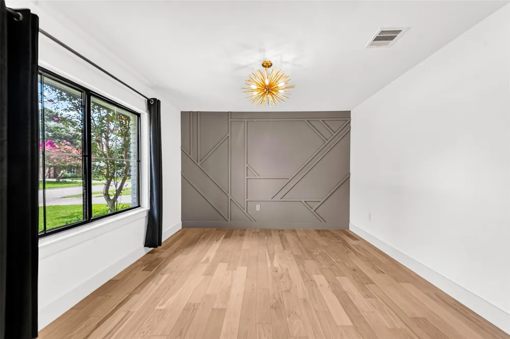 5439 Kinglet Street Houston, TX 77096