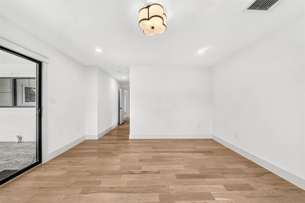 5439 Kinglet Street Houston, TX 77096