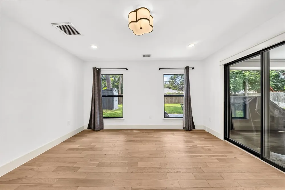5439 Kinglet Street Houston, TX 77096