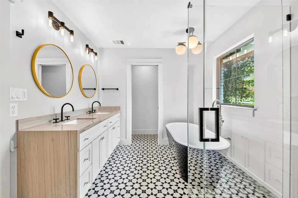 5439 Kinglet Street Houston, TX 77096