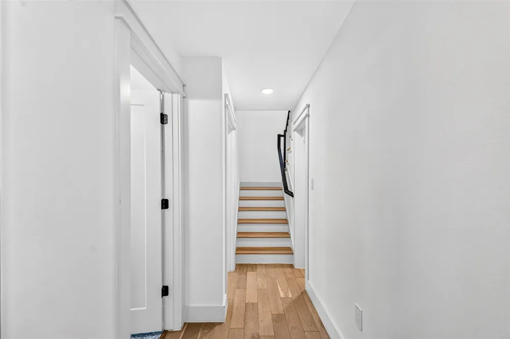 5439 Kinglet Street Houston, TX 77096