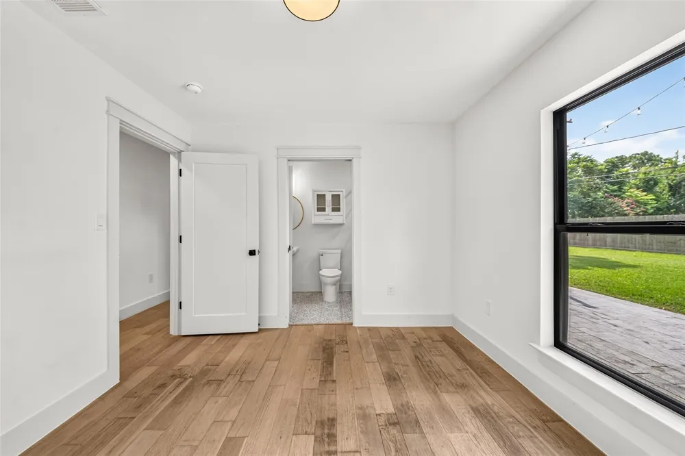 5439 Kinglet Street Houston, TX 77096