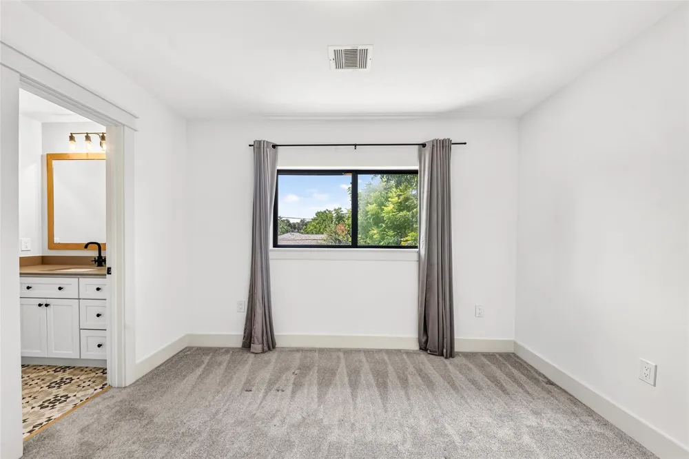 5439 Kinglet Street Houston, TX 77096
