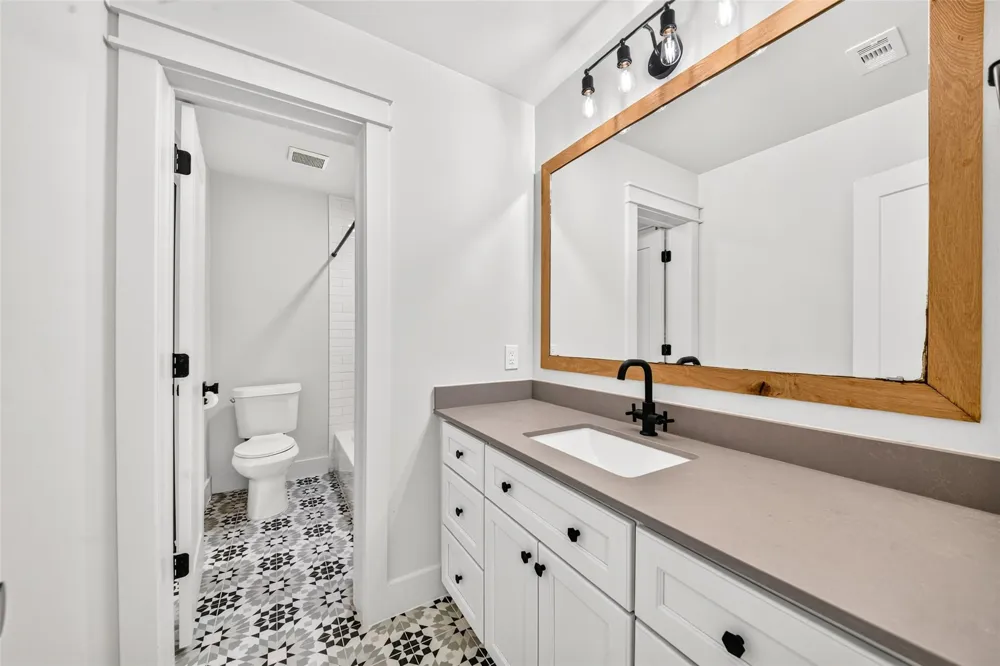 5439 Kinglet Street Houston, TX 77096
