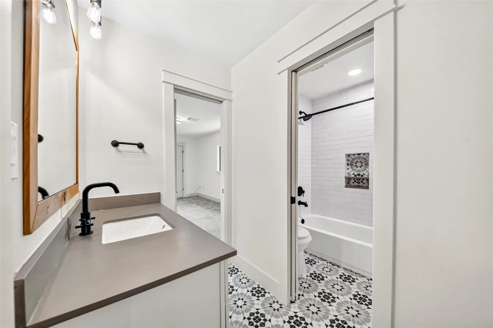 5439 Kinglet Street Houston, TX 77096