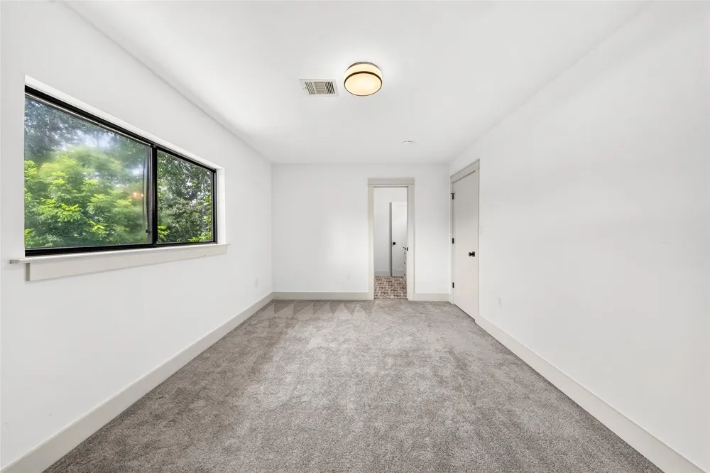 5439 Kinglet Street Houston, TX 77096
