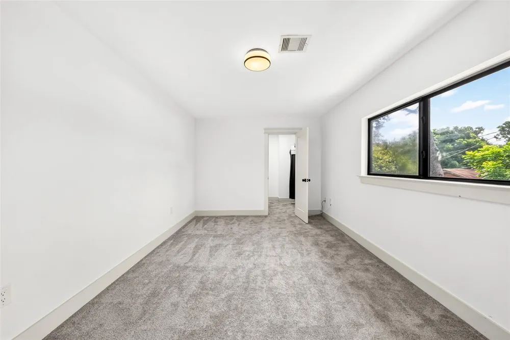 5439 Kinglet Street Houston, TX 77096