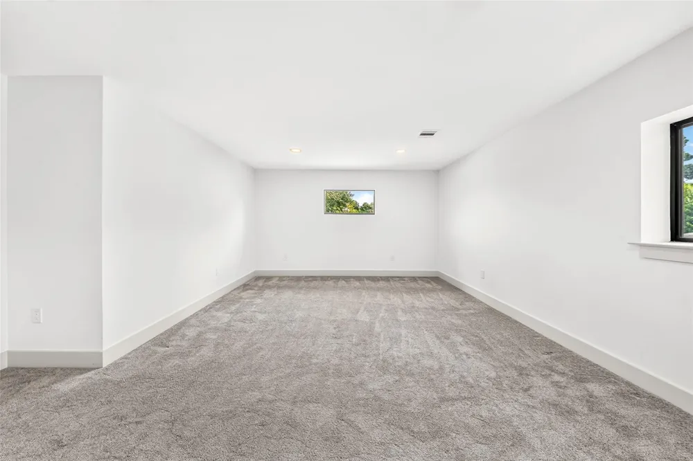 5439 Kinglet Street Houston, TX 77096