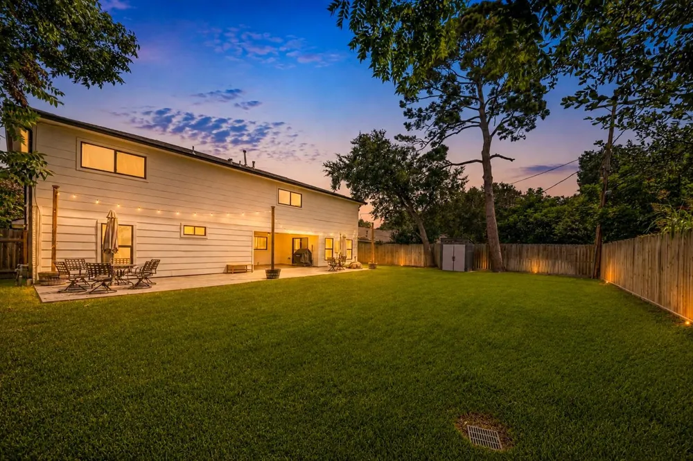5439 Kinglet Street Houston, TX 77096