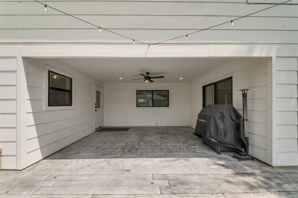 5439 Kinglet Street Houston, TX 77096