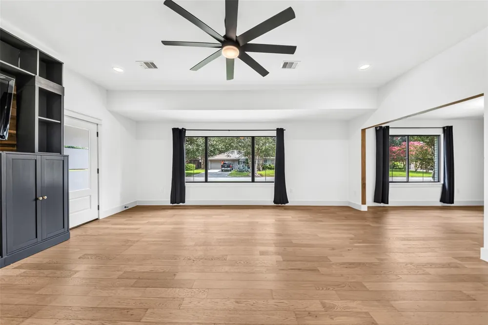 5439 Kinglet Street Houston, TX 77096