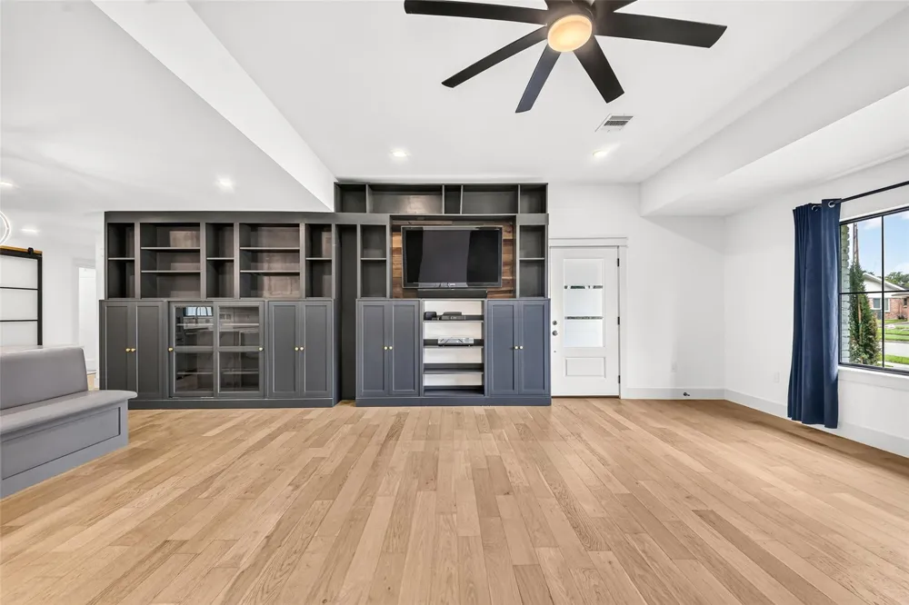 5439 Kinglet Street Houston, TX 77096