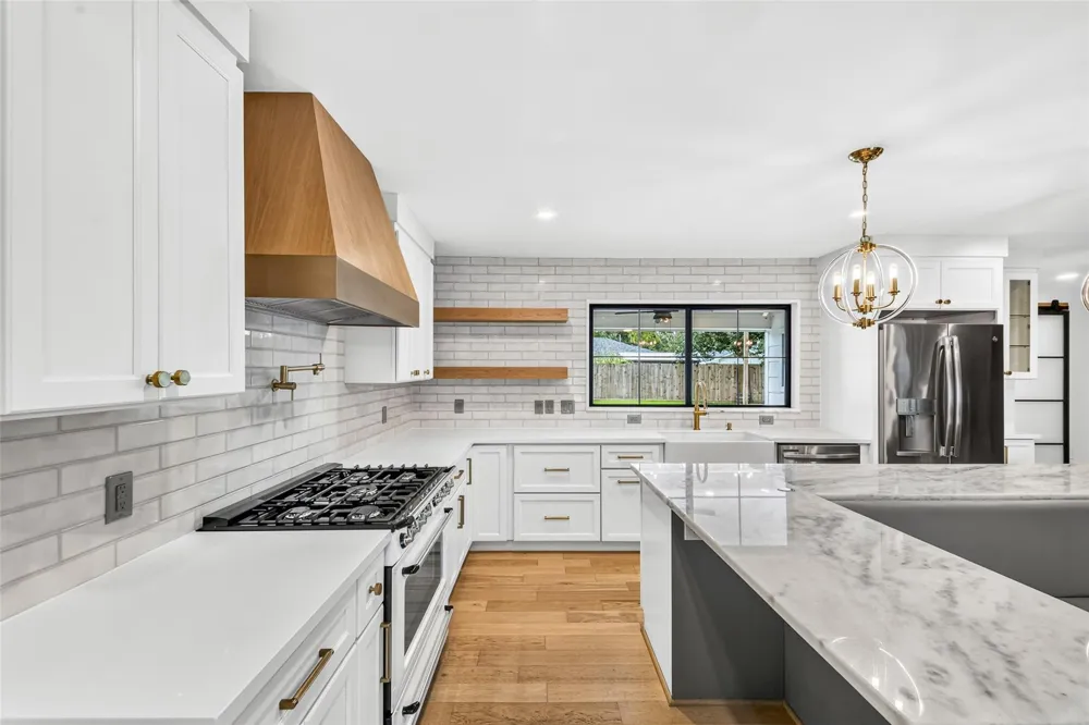 5439 Kinglet Street Houston, TX 77096