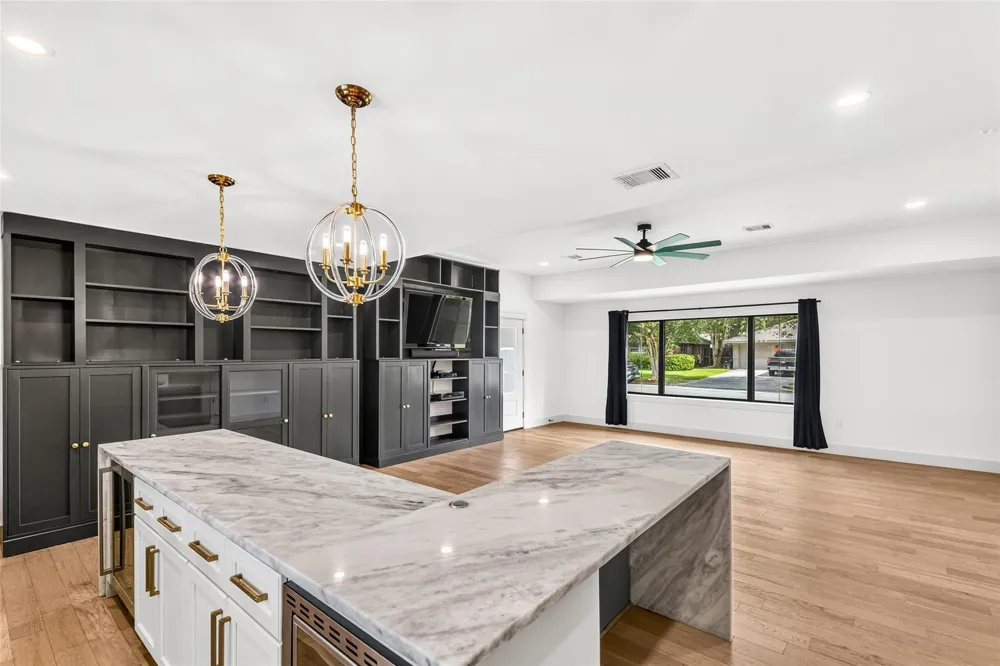 5439 Kinglet Street Houston, TX 77096