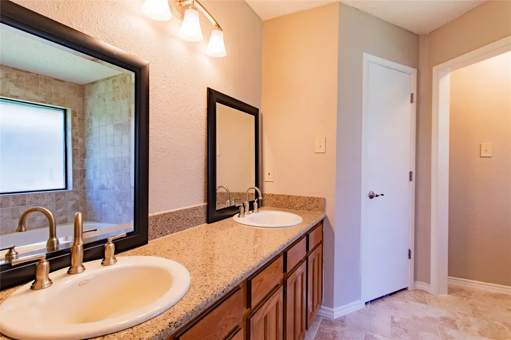 8220 Willis Lane Watauga, TX 76148