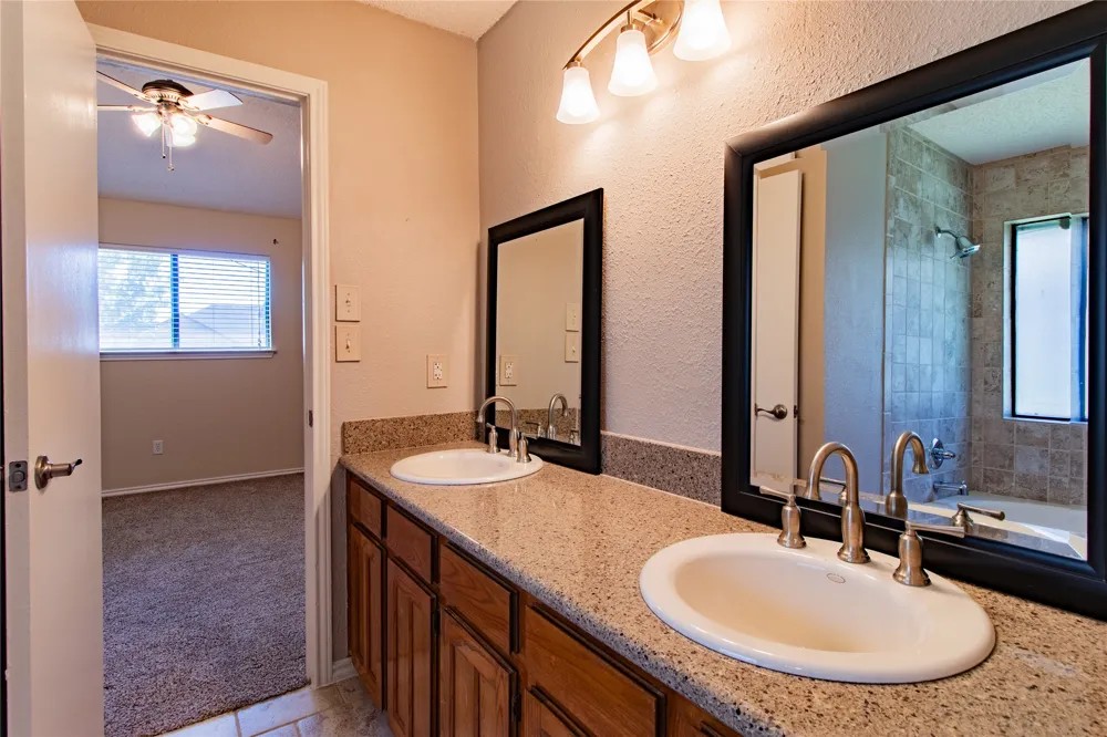 8220 Willis Lane Watauga, TX 76148