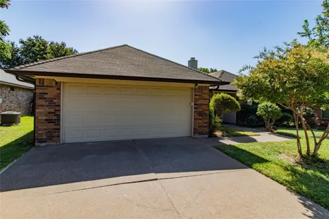 8220 Willis Lane