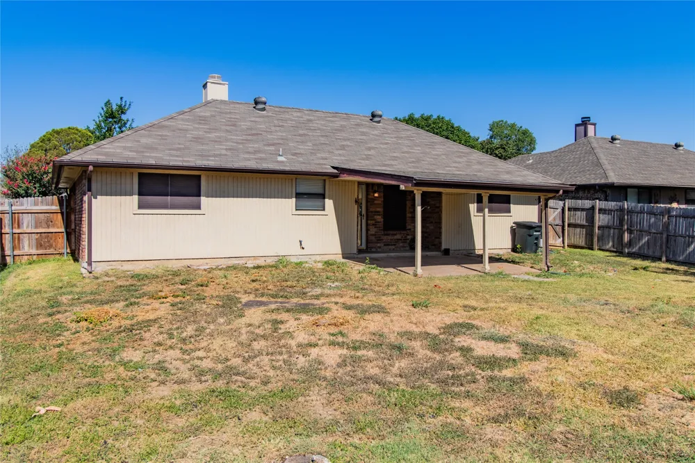 8220 Willis Lane Watauga, TX 76148