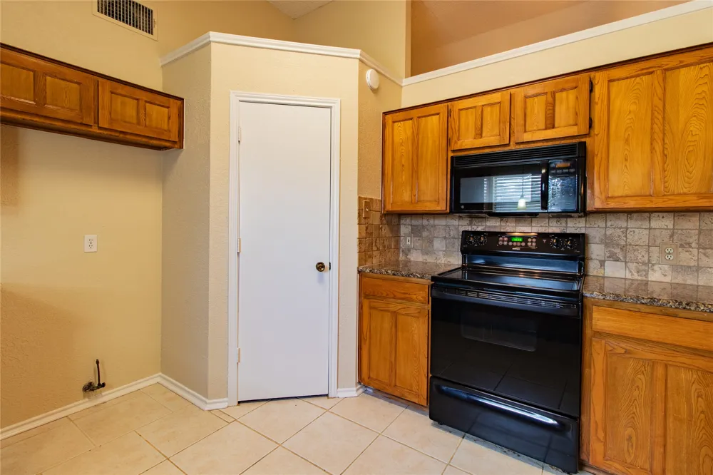 8220 Willis Lane Watauga, TX 76148