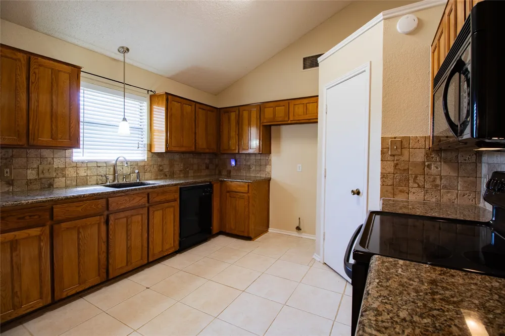 8220 Willis Lane Watauga, TX 76148