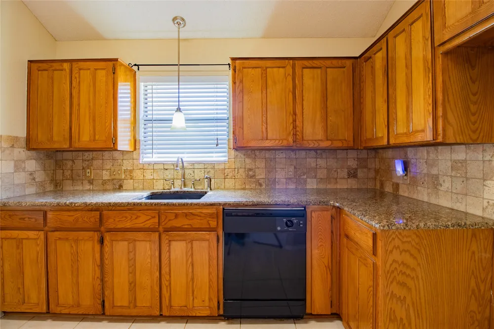 8220 Willis Lane Watauga, TX 76148