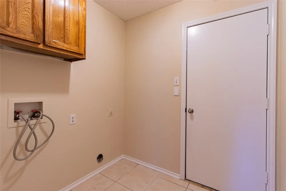 8220 Willis Lane Watauga, TX 76148