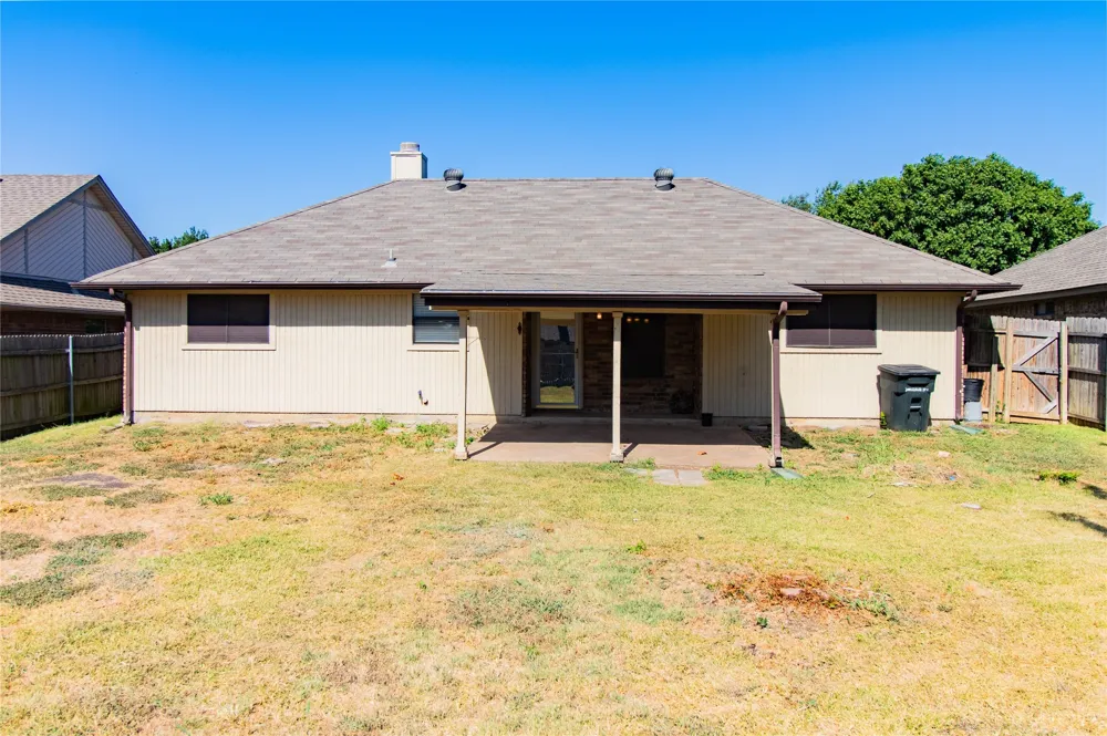 8220 Willis Lane Watauga, TX 76148