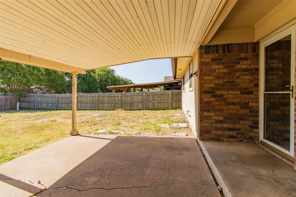 8220 Willis Lane Watauga, TX 76148