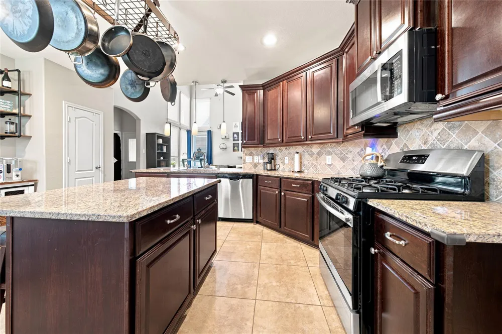 234 Dale Ridge Lane Dickinson, TX 77539