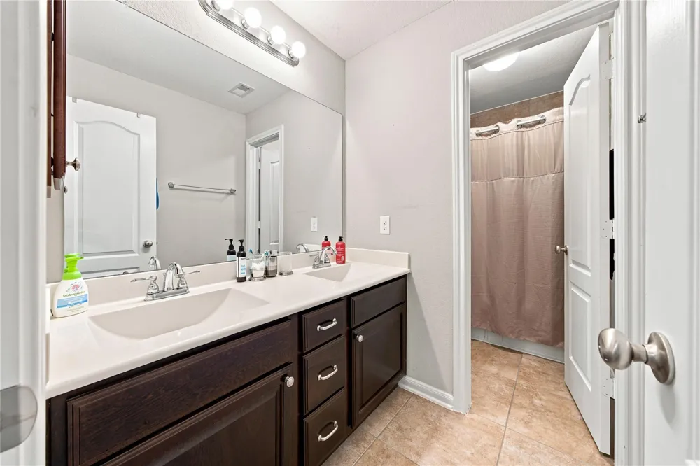 234 Dale Ridge Lane Dickinson, TX 77539