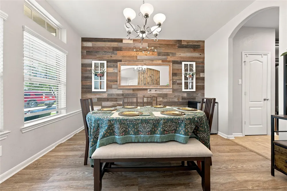 234 Dale Ridge Lane Dickinson, TX 77539