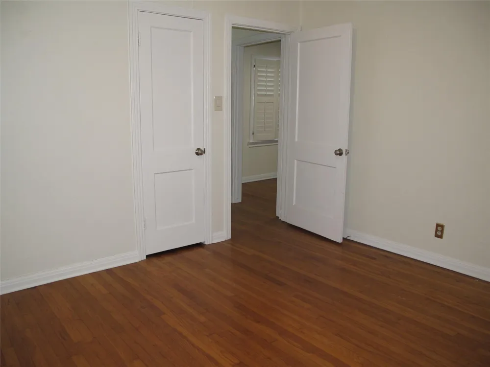 5125 Locust Street Bellaire, TX 77401