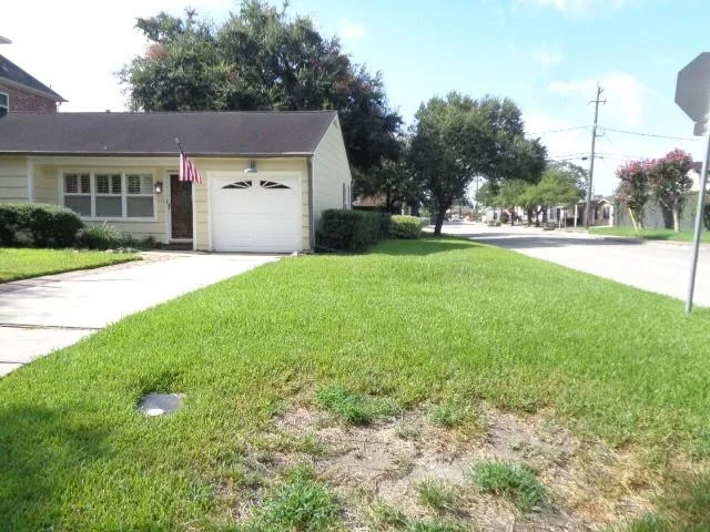 5125 Locust Street Bellaire, TX 77401
