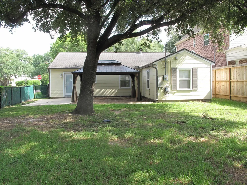 5125 Locust Street Bellaire, TX 77401