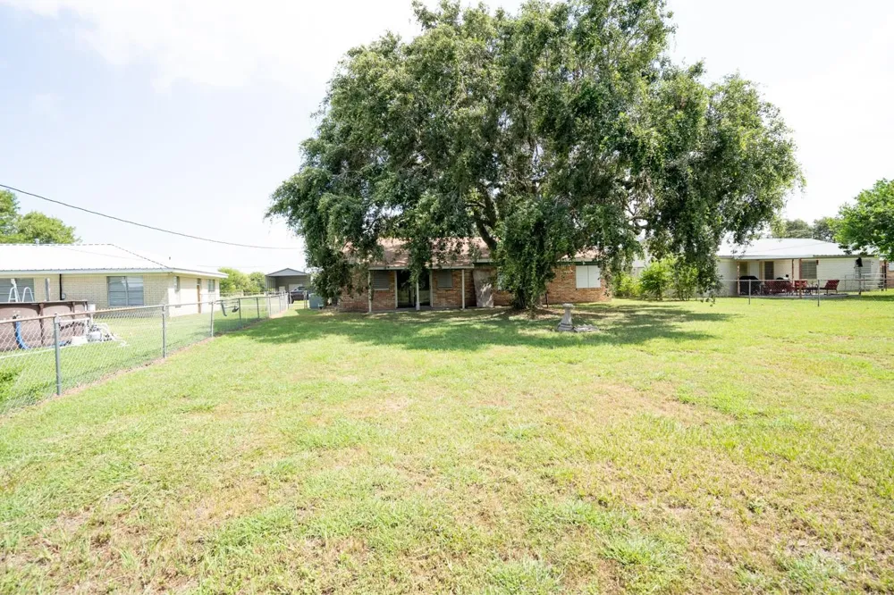1105 W Saint Louis Avenue Seadrift, TX 77983