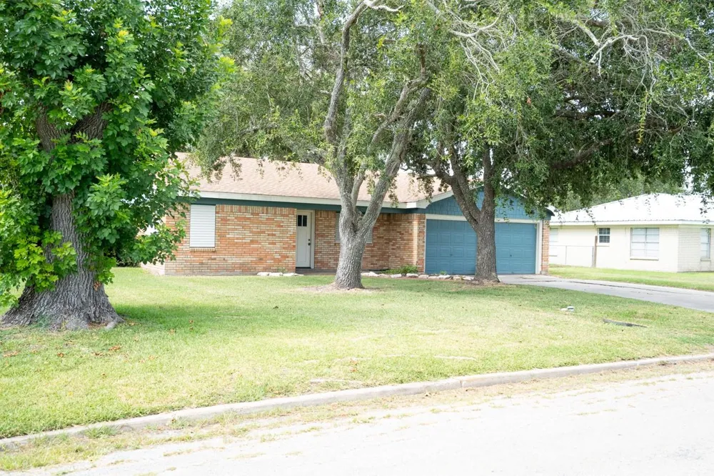 1105 W Saint Louis Avenue Seadrift, TX 77983