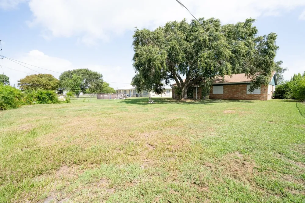 1105 W Saint Louis Avenue Seadrift, TX 77983
