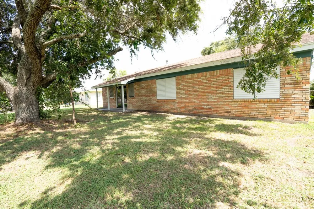 1105 W Saint Louis Avenue Seadrift, TX 77983