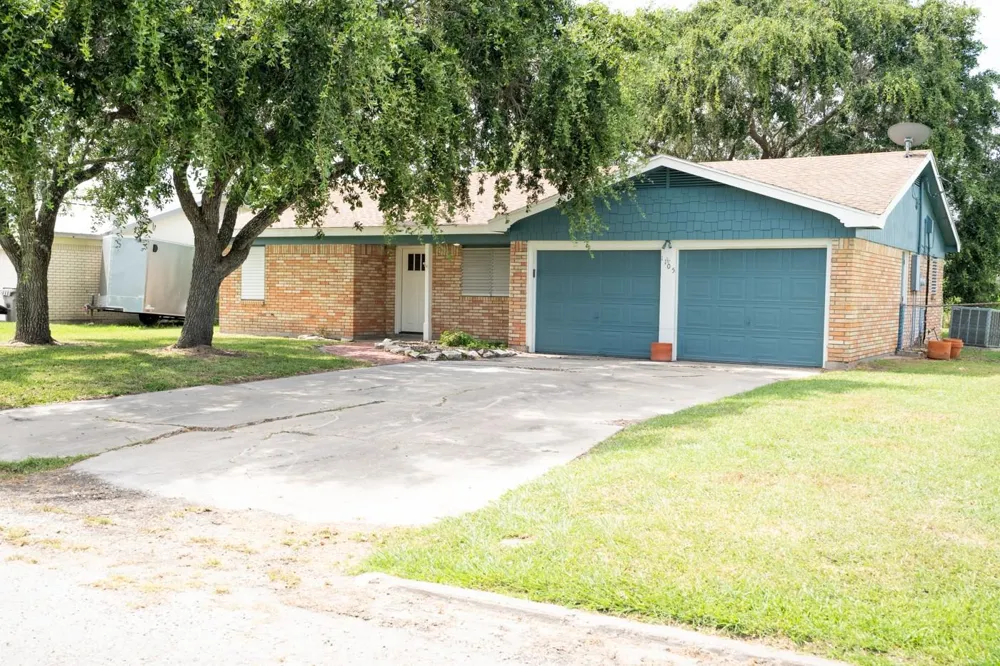 1105 W Saint Louis Avenue Seadrift, TX 77983