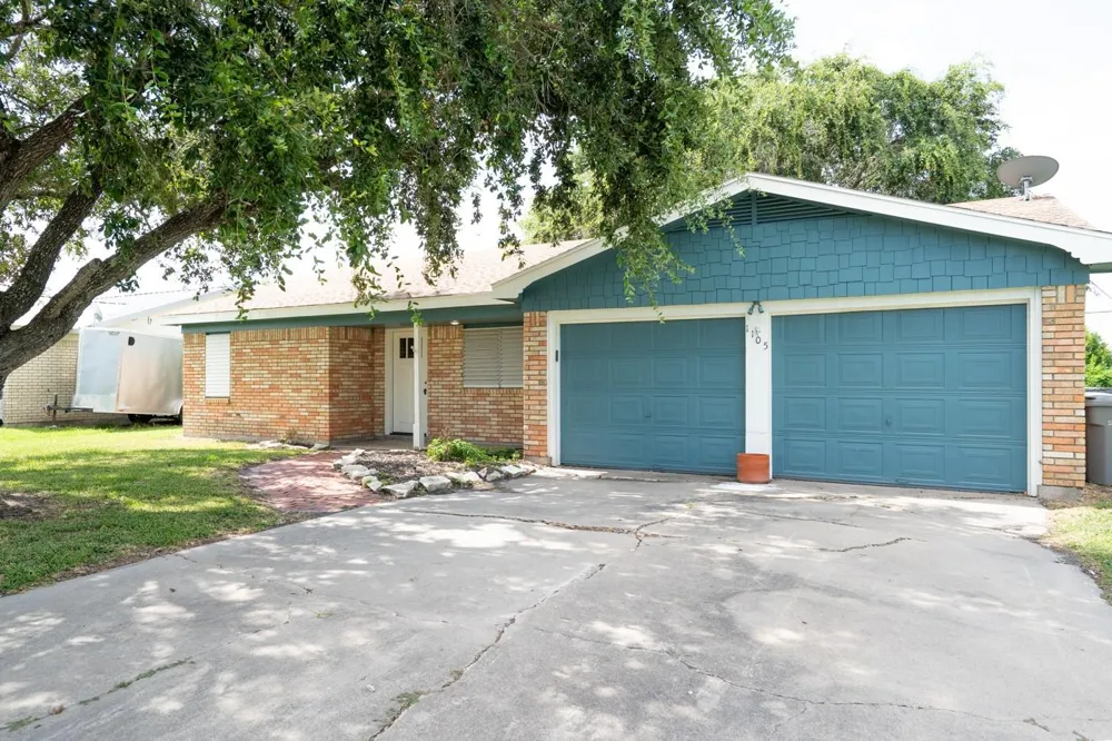 1105 W Saint Louis Avenue Seadrift, TX 77983