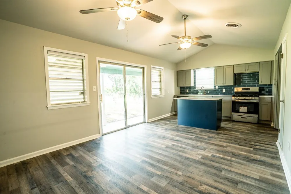 1105 W Saint Louis Avenue Seadrift, TX 77983