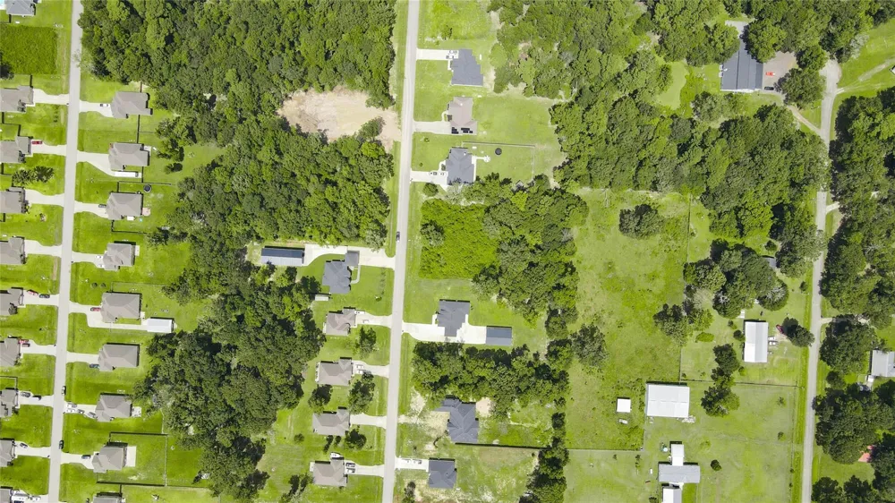 133 County Road 6606 Dayton, TX 77535