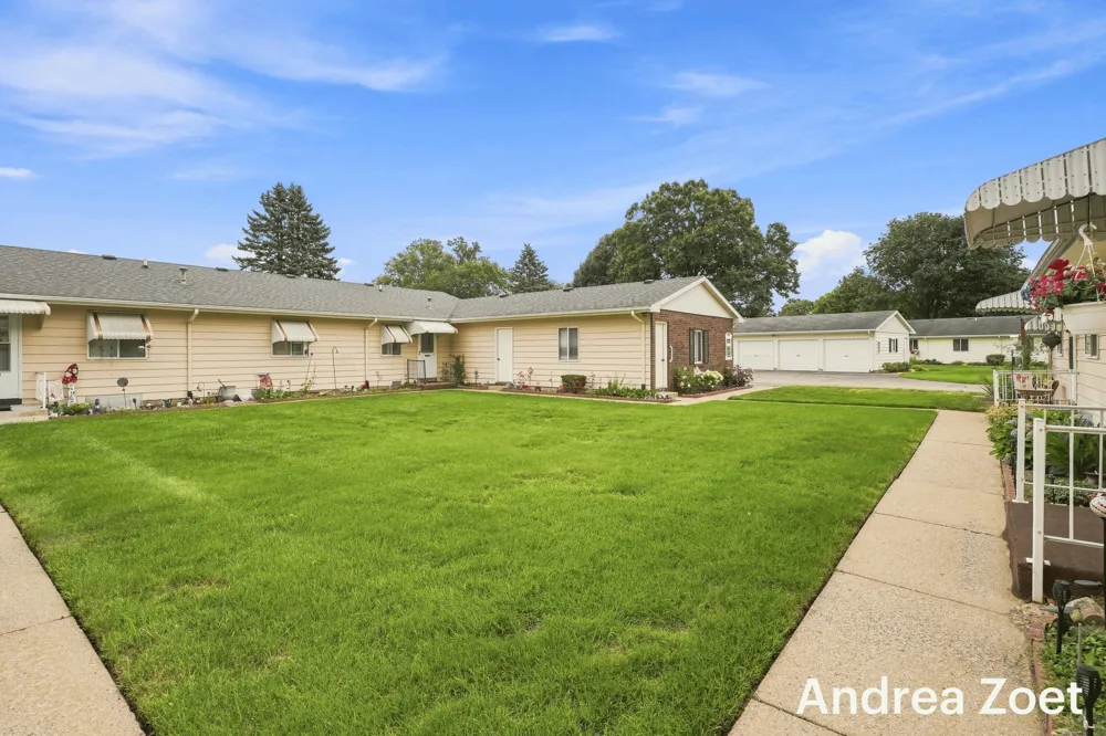5773 Leisure South Drive SE Kentwood, MI 49548