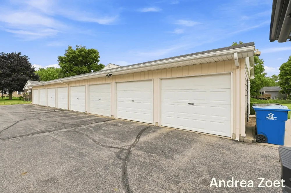5773 Leisure South Drive SE Kentwood, MI 49548