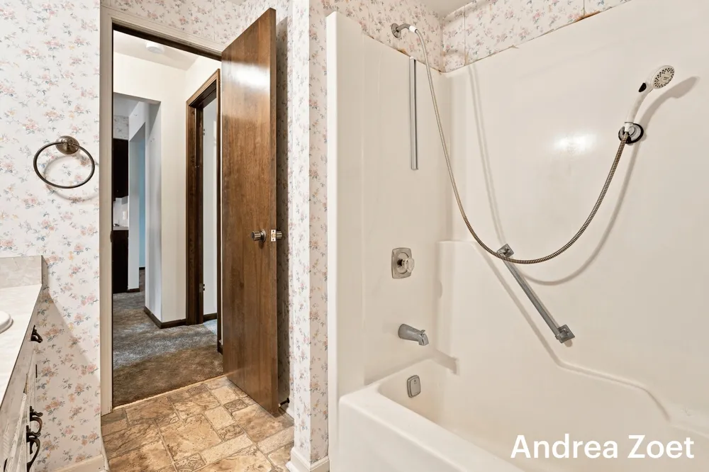 5773 Leisure South Drive SE Kentwood, MI 49548