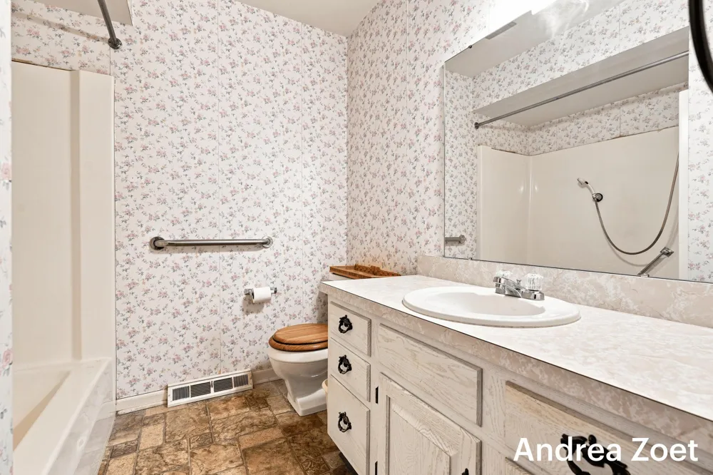5773 Leisure South Drive SE Kentwood, MI 49548