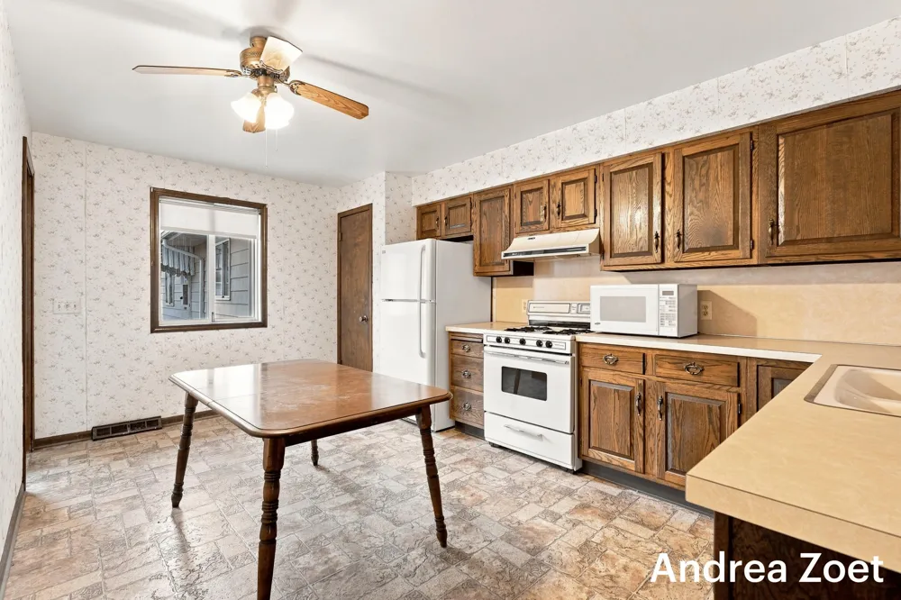 5773 Leisure South Drive SE Kentwood, MI 49548