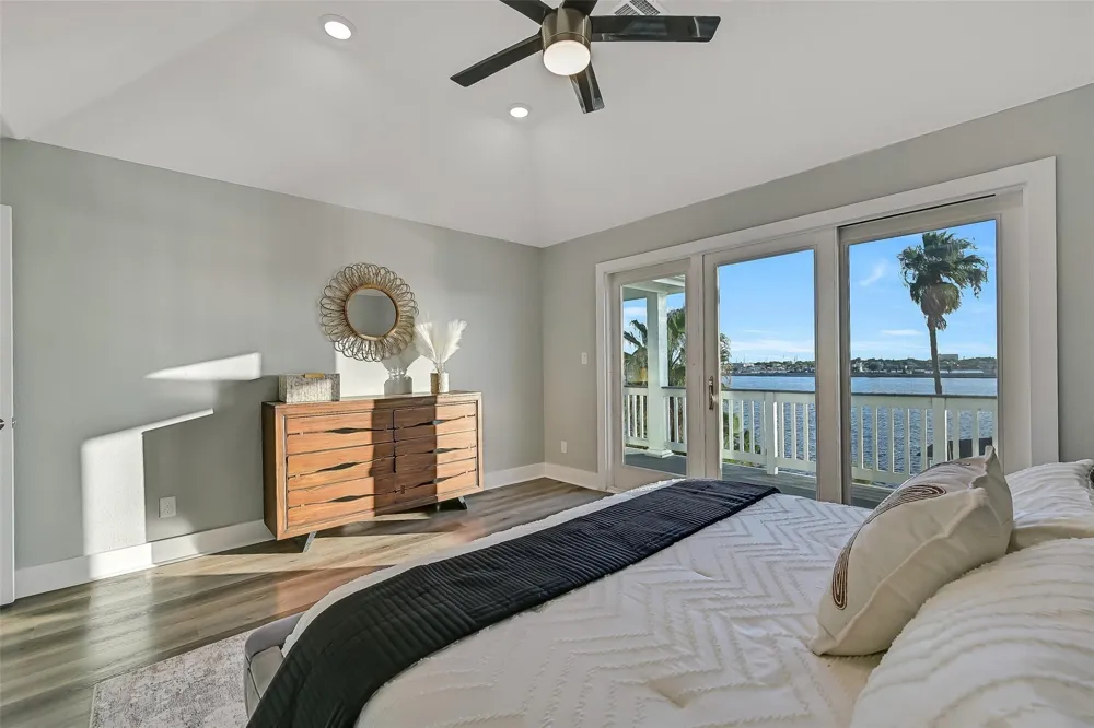 1519 Bayou Shore Drive Galveston, TX 77551